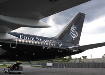 What It's Like Aboard the $117,000-a-Seat Four Seasons Jet - Photos ...
